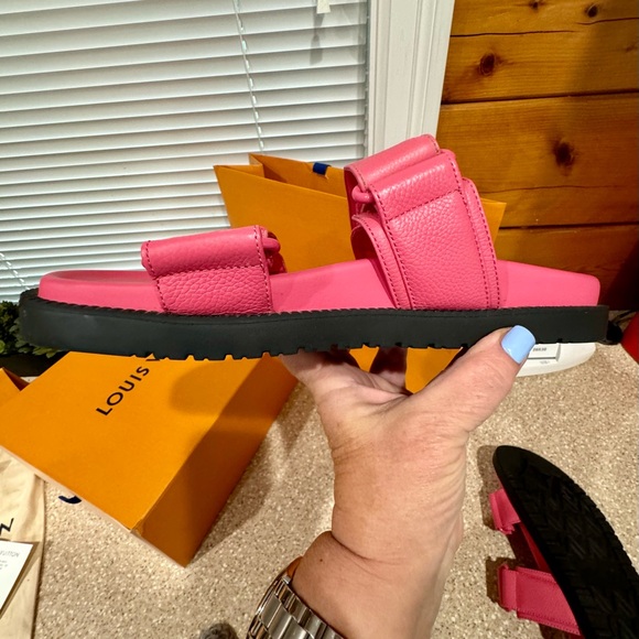 Louis Vuitton adorable pink mule sandals slides. size 8 US. Excellent condition. - Picture 10 of 16
